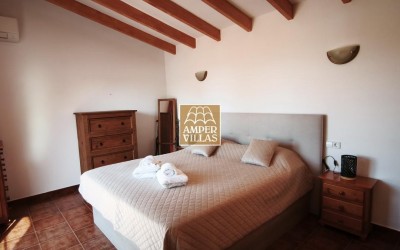Spacious villa with guest apartment within short distance of the center of Altea la Vella.